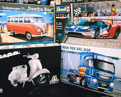 MAQUETAS PLASTICO COCHES MOTOS Y CAMIONE
