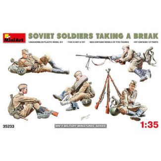 SOVIET SOLDIER TAKING A BREAK 1/35 Mini Art 35233 